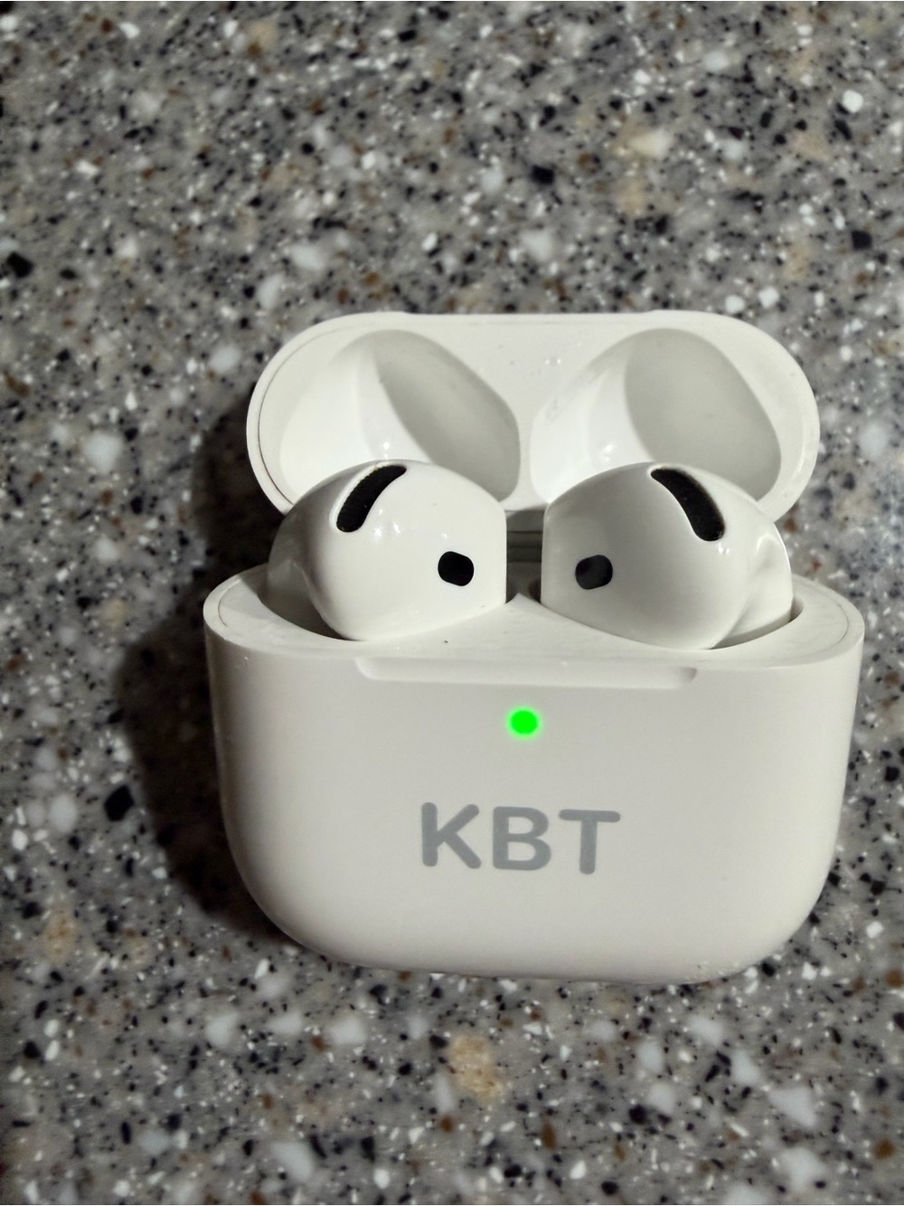 Apple AirPods 4 Model a3050